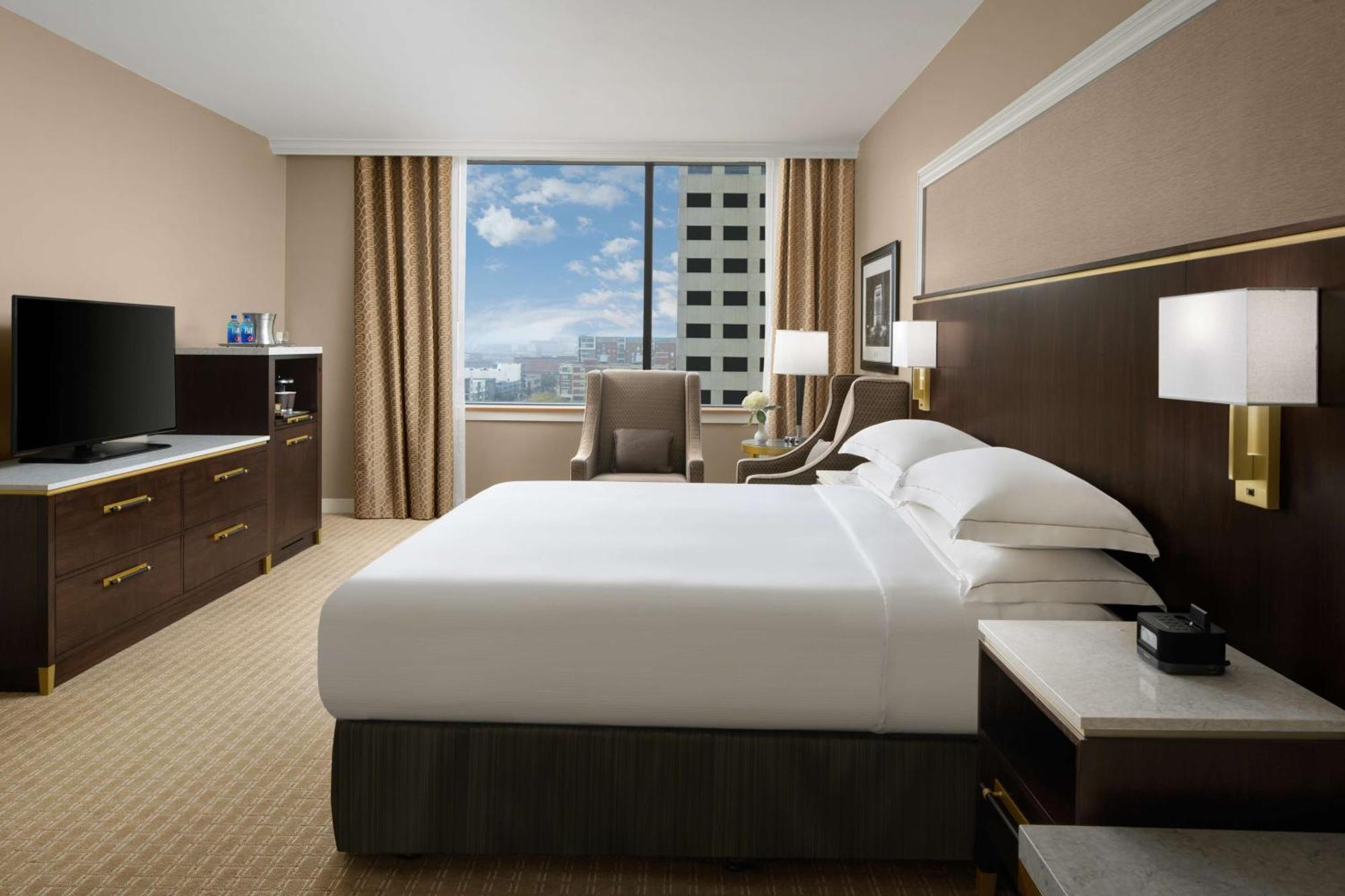 Hilton Indianapolis Hotel & Suites Exterior foto